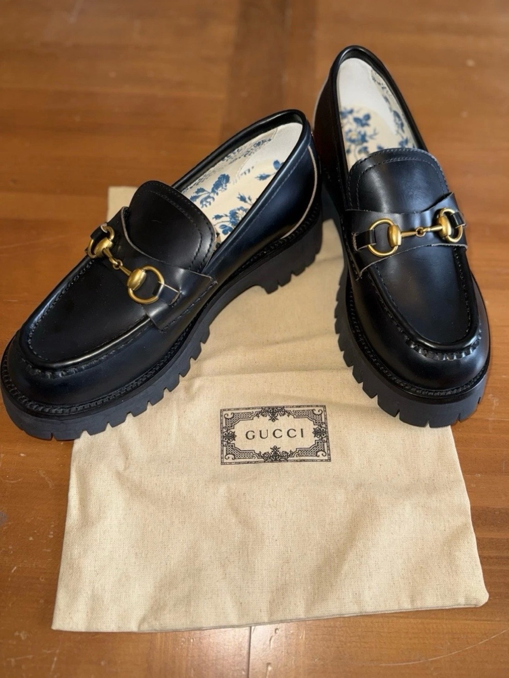 GUCCI Cordovan Lux Lug Sole Black Gold Horsebit Bee Loafers EU 40.5 Luxury Chic - Picture 2 of 12